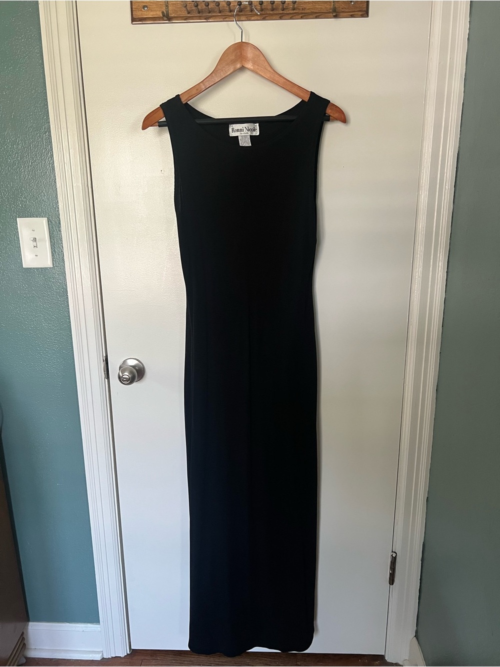 Vintage 90s Ronni Nicole Black Sleeveless Maxi Gown
